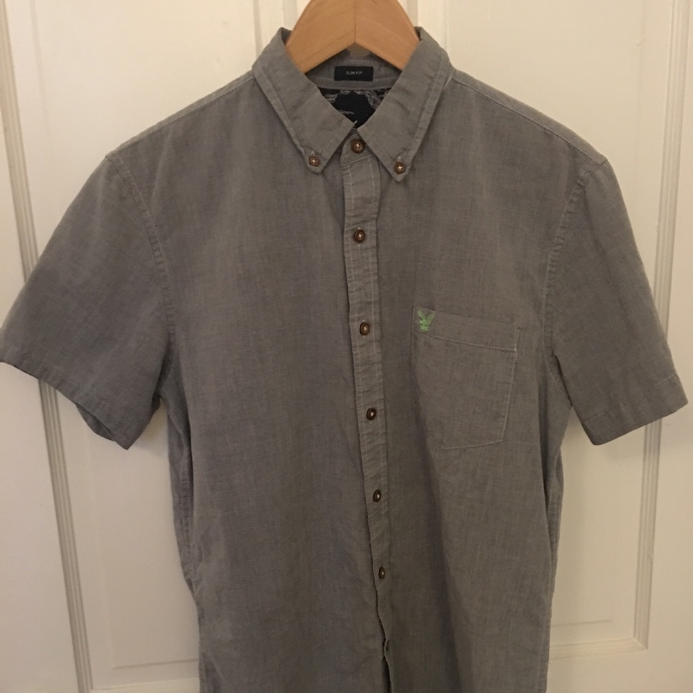 American Eagle Short-sleeve Grey Button Down